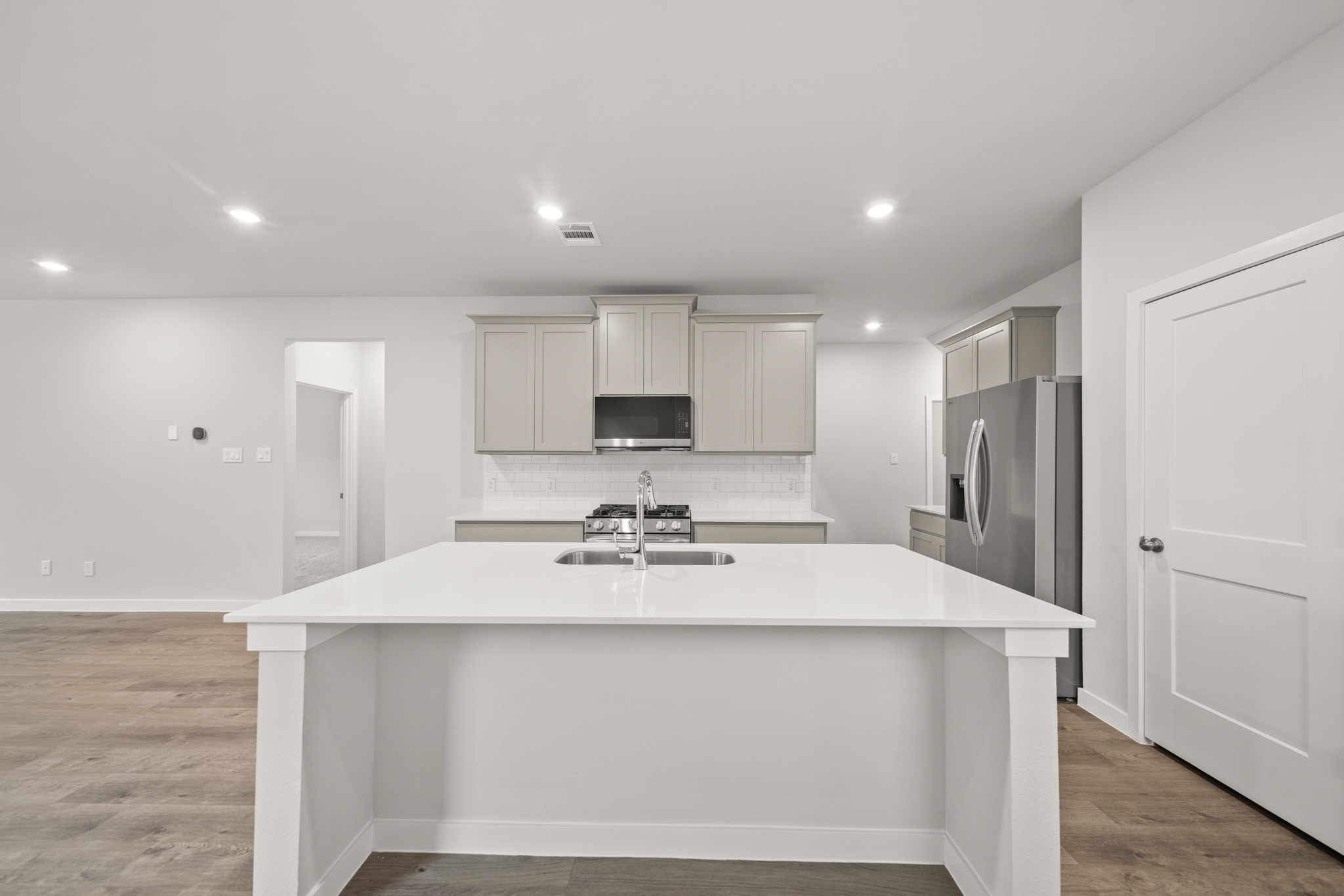 A kitchen with white cabinets.